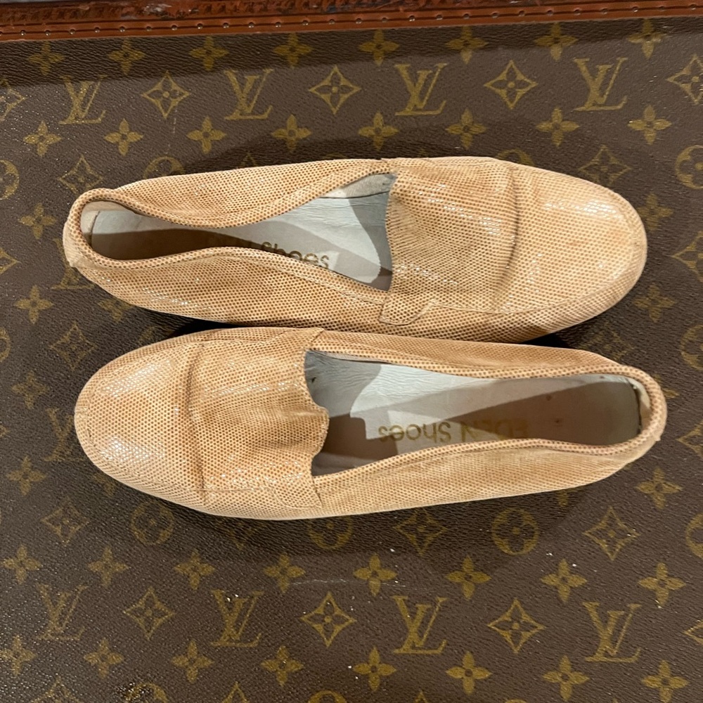 Tan Eden flats. Gently worn. Vintage.